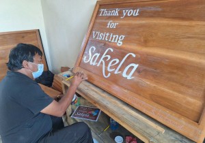 लाफा दाइको २८ वर्षे आर्ट यात्रा : आर्ट व्यवसायबाटै नाम र दाम दुवै कमाउन सफल        